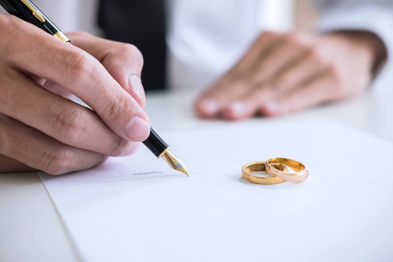 if i am served divorce papers do i have to sign them